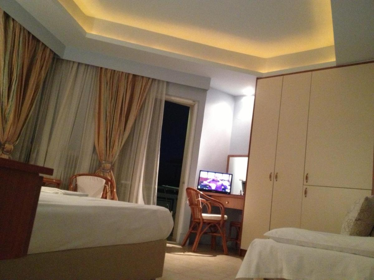 Souris Hotel Ровиес Номер фото